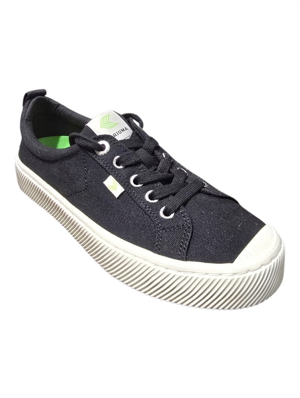 Cariuma OCA Low Black Canvas Sneakers with Off-White Sole - Unisex